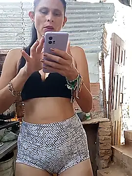 yuliitza4 online show from 06/12/26, 03:10