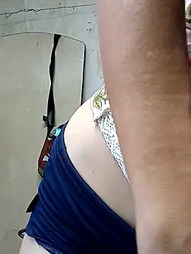 yuliitza4 online show from 04/12/26, 02:20