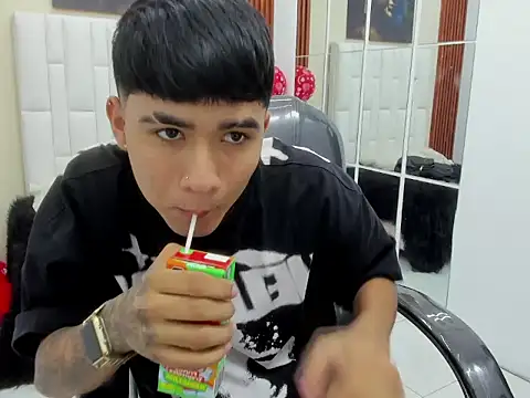 Snapshot of Thiago_collinss chatting on 03/01/26, 10:32 Thiago collinss online show from 03/01/26, 10:32