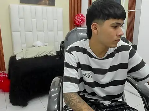 Snapshot of Thiago_collinss chatting on 02/24/26, 11:05 Thiago collinss online show from 02/24/26, 11:05