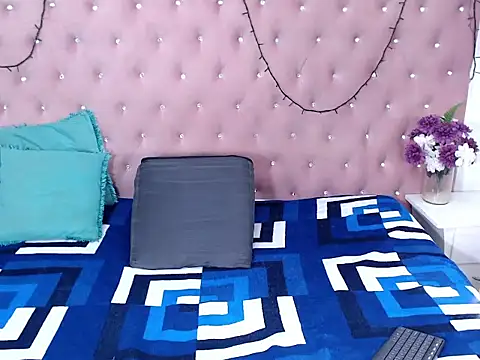 Snapshot of TiffannyValentine chatting on 03/01/26, 02:06 TiffannyValentine online show from 03/01/26, 02:06