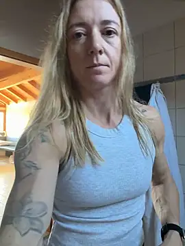 Snapshot of FitAnna chatting on 02/26/26, 08:58 FitAnna online show from 02/26/26, 08:58