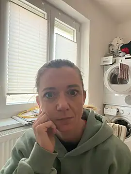 Snapshot of FitAnna chatting on 02/28/26, 01:22 FitAnna online show from 02/28/26, 01:22