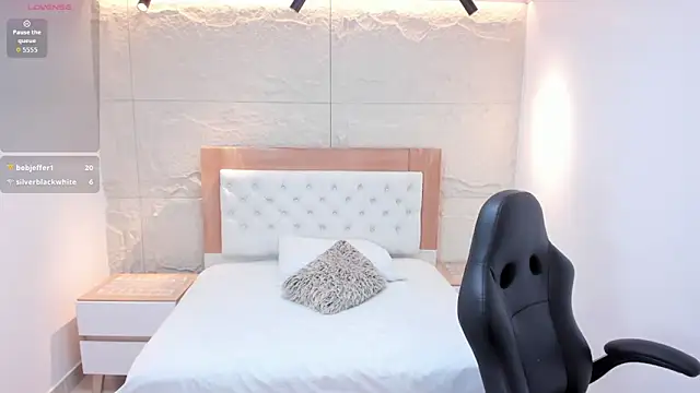 LESLYSIMPSON online show from 04/15/26, 07:58