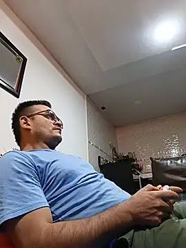 Snapshot of Edwin_Q chatting on 07/15/26, 02:02 Edwin Q online show from 07/15/26, 02:02