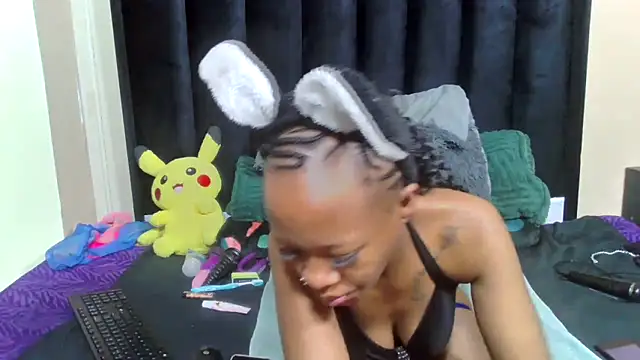 trixiey8 online show from 04/13/26, 07:34