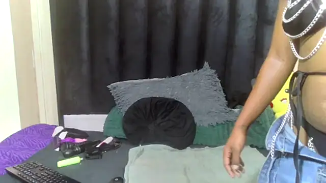 trixiey8 online show from 04/07/26, 06:32