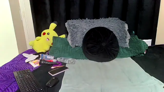 trixiey8 online show from 04/16/26, 08:20