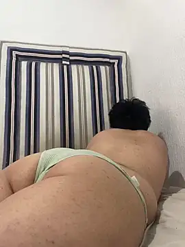 Snapshot of Alice_Lat chatting on 03/01/26, 10:10 Alice Lat online show from 03/01/26, 10:10