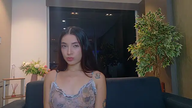 Snapshot of ValentinaaMilan chatting on 04/11/26, 05:15 ValentinaaMilan online show from 04/11/26, 05:15