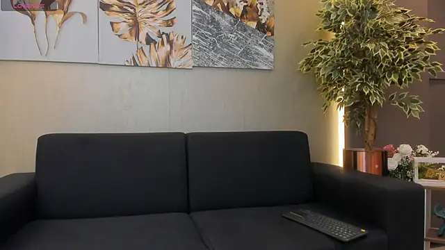 Snapshot of ValentinaaMilan chatting on 03/30/26, 05:09 ValentinaaMilan online show from 03/30/26, 05:09