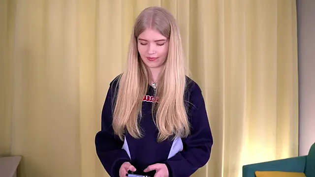 TraceeSeelig online show from 03/03/26, 04:19