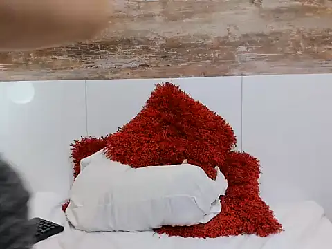 Nikol Lopez  online show from 04/16/26, 11:44