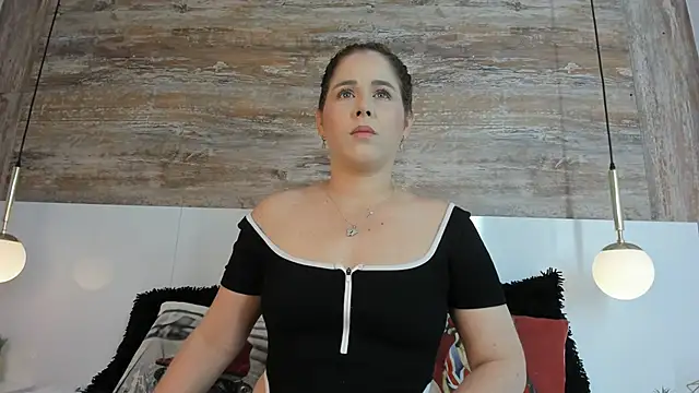 Nikol Lopez  online show from 05/25/26, 11:58