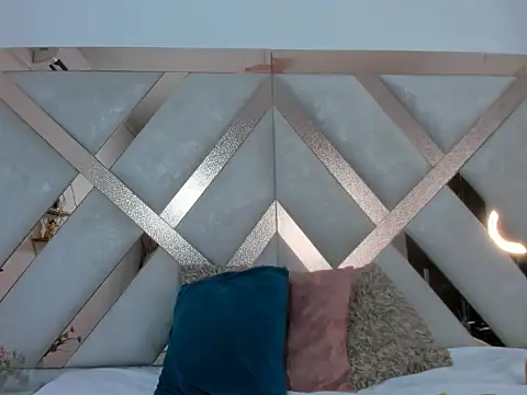 Nikol Lopez  online show from 03/04/26, 03:14