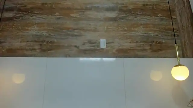 Nikol Lopez  online show from 04/11/26, 11:03