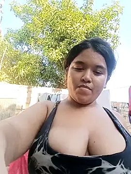 Snapshot of emi_li82 chatting on 03/01/26, 11:27 emi li82 online show from 03/01/26, 11:27