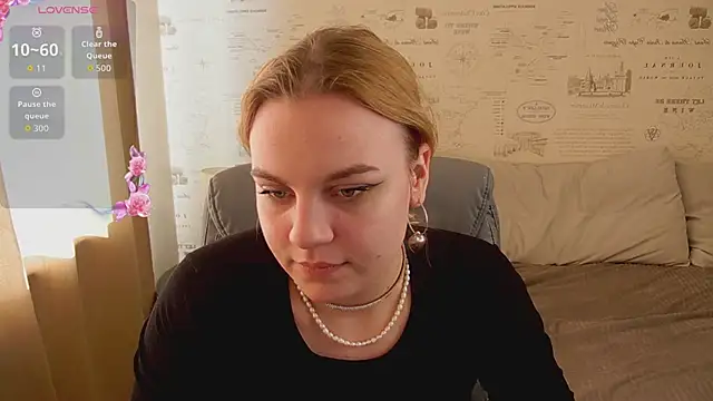 Snapshot of Glow_Margo chatting on 06/18/26, 01:15 Glow Margo online show from 06/18/26, 01:15
