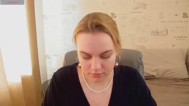 Snapshot of Glow_Margo chatting on 06/08/26, 01:22 Glow Margo online show from 06/08/26, 01:22