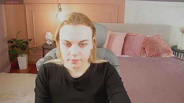 Glow Margo online show from 04/14/26, 01:10