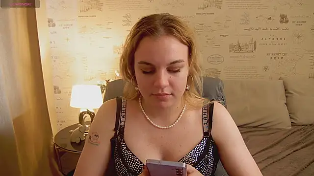 Snapshot of Glow_Margo chatting on 06/05/26, 06:52 Glow Margo online show from 06/05/26, 06:52