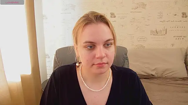 Snapshot of Glow_Margo chatting on 06/08/26, 01:28 Glow Margo online show from 06/08/26, 01:28