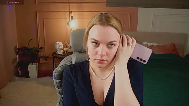 Glow Margo online show from 04/10/26, 01:12