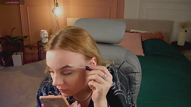 Glow Margo online show from 04/12/26, 01:09