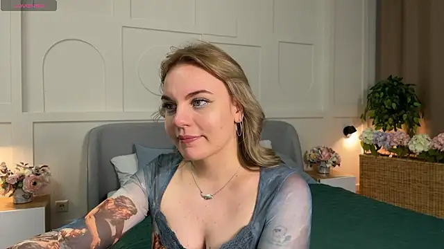 Snapshot of Glow_Margo chatting on 02/28/26, 01:16 Glow Margo online show from 02/28/26, 01:16