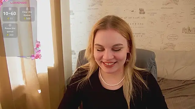 Snapshot of Glow_Margo chatting on 06/19/26, 01:11 Glow Margo online show from 06/19/26, 01:11