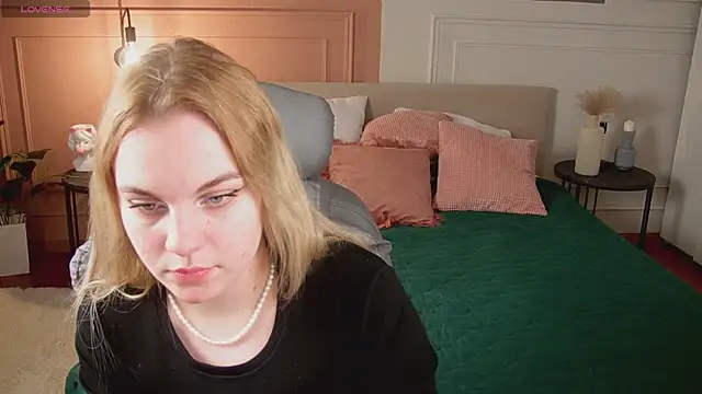 Glow Margo online show from 04/23/26, 01:01