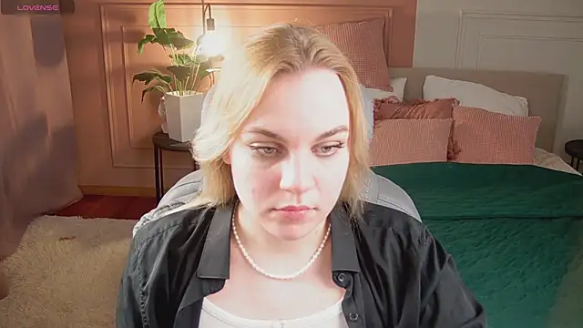 Glow Margo online show from 04/19/26, 01:06