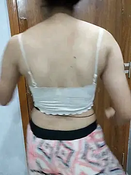 Snapshot of NeetuKumri chatting on 06/27/26, 04:35 NeetuKumri online show from 06/27/26, 04:35