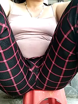 Lucie Fuzk online show from 04/07/26, 03:52