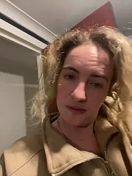 Snapshot of curlyirishgirl chatting on 02/27/26, 10:20 curlyirishgirl online show from 02/27/26, 10:20