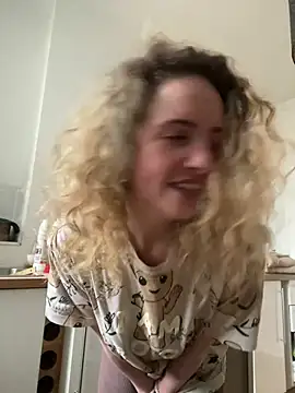 Snapshot of curlyirishgirl chatting on 02/26/26, 05:02 curlyirishgirl online show from 02/26/26, 05:02