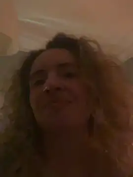 Snapshot of curlyirishgirl chatting on 02/25/26, 10:09 curlyirishgirl online show from 02/25/26, 10:09