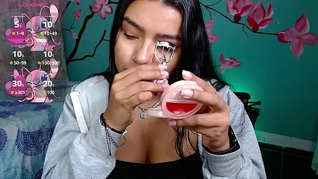 NoelleVireaux online show from 04/10/26, 10:44