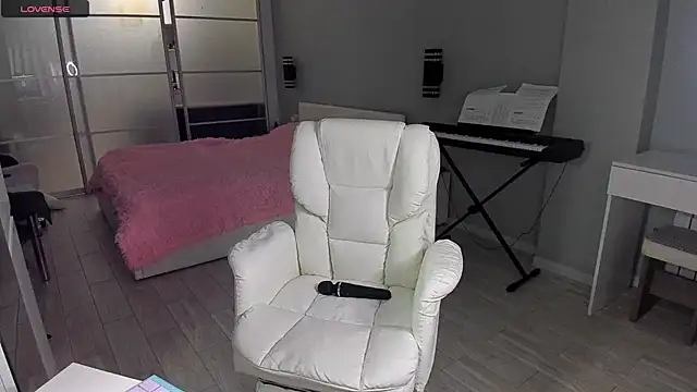 SofieLund online show from 03/27/26, 04:19