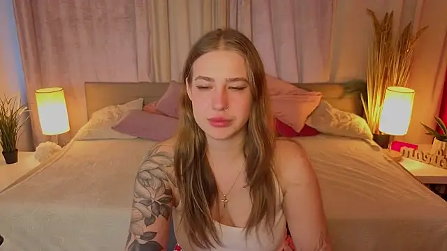EmilyBlazee online show from 04/22/26, 06:53