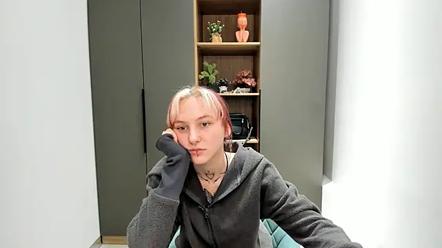 LilySalmond online show from 02/27/26, 10:26