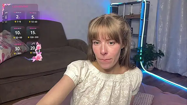 Snapshot of RosaMoore chatting on 04/05/26, 02:13 RosaMoore online show from 04/05/26, 02:13