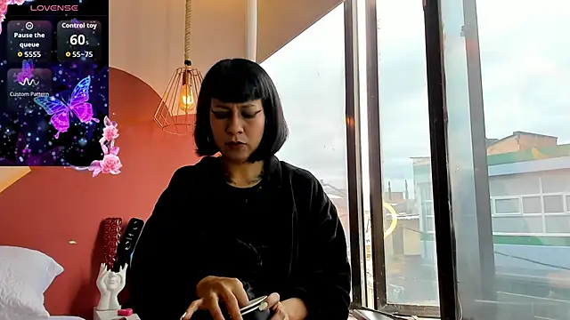 Valkiria wine online show from 04/12/26, 02:53