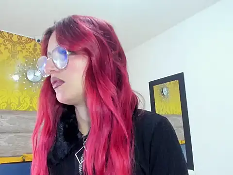 Snapshot of violeethh__ chatting on 03/04/26, 12:35 violeethh online show from 03/04/26, 12:35