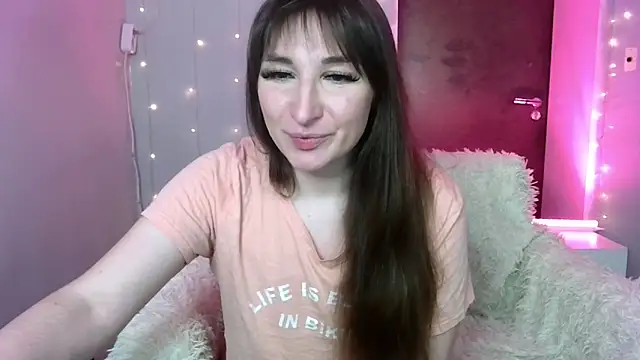 Snapshot of Birdie_Kiss chatting on 05/26/26, 09:02 Birdie Kiss online show from 05/26/26, 09:02