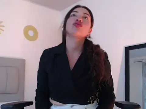 Julietaamado online show from 05/08/26, 04:22