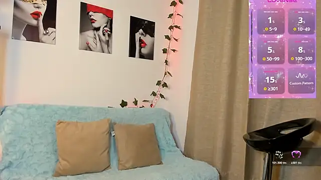 Snapshot of Rebeca_Marchetti chatting on 06/16/26, 02:28 Rebeca Marchetti online show from 06/16/26, 02:28