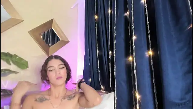 Snapshot of evelyn__rose1 chatting on 06/04/26, 03:44 evelyn rose1 online show from 06/04/26, 03:44