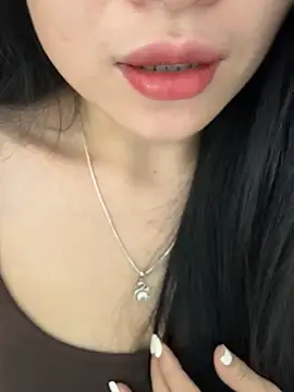 Snapshot of Tinn_tin chatting on 06/12/26, 06:33 Tinn tin online show from 06/12/26, 06:33
