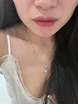 Snapshot of Tinn_tin chatting on 06/08/26, 04:07 Tinn tin online show from 06/08/26, 04:07